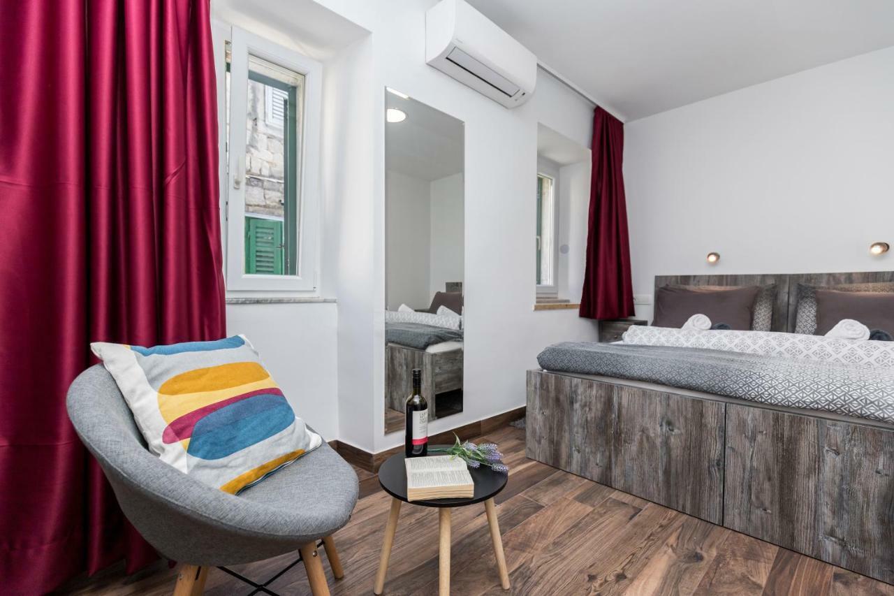 Apinelo Port Rooms Split Bagian luar foto