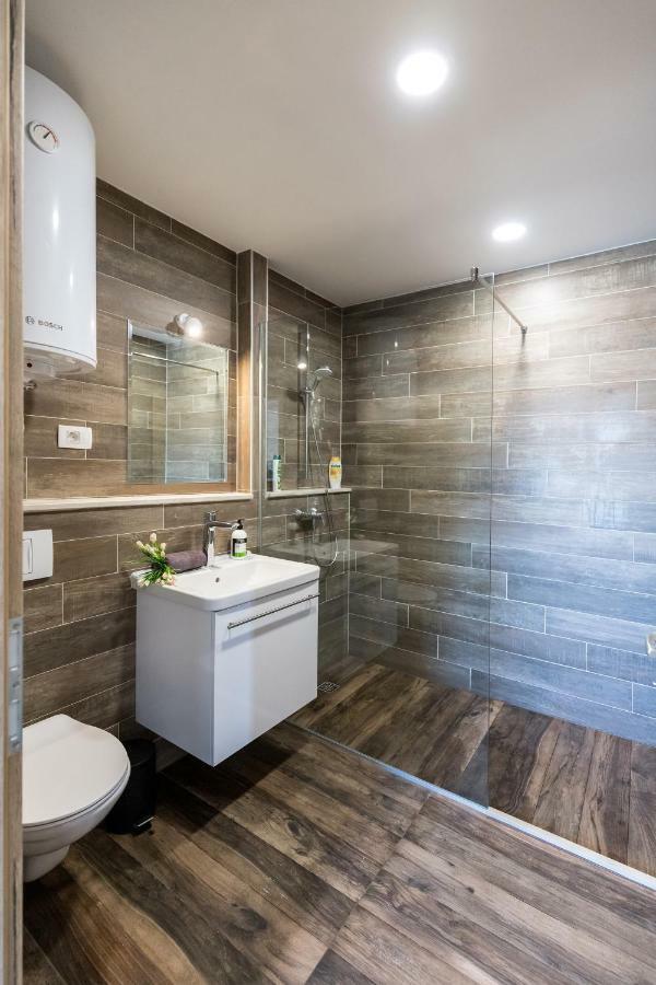 Apinelo Port Rooms Split Bagian luar foto