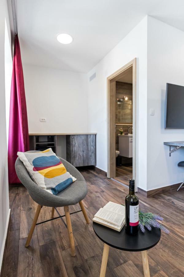 Apinelo Port Rooms Split Bagian luar foto