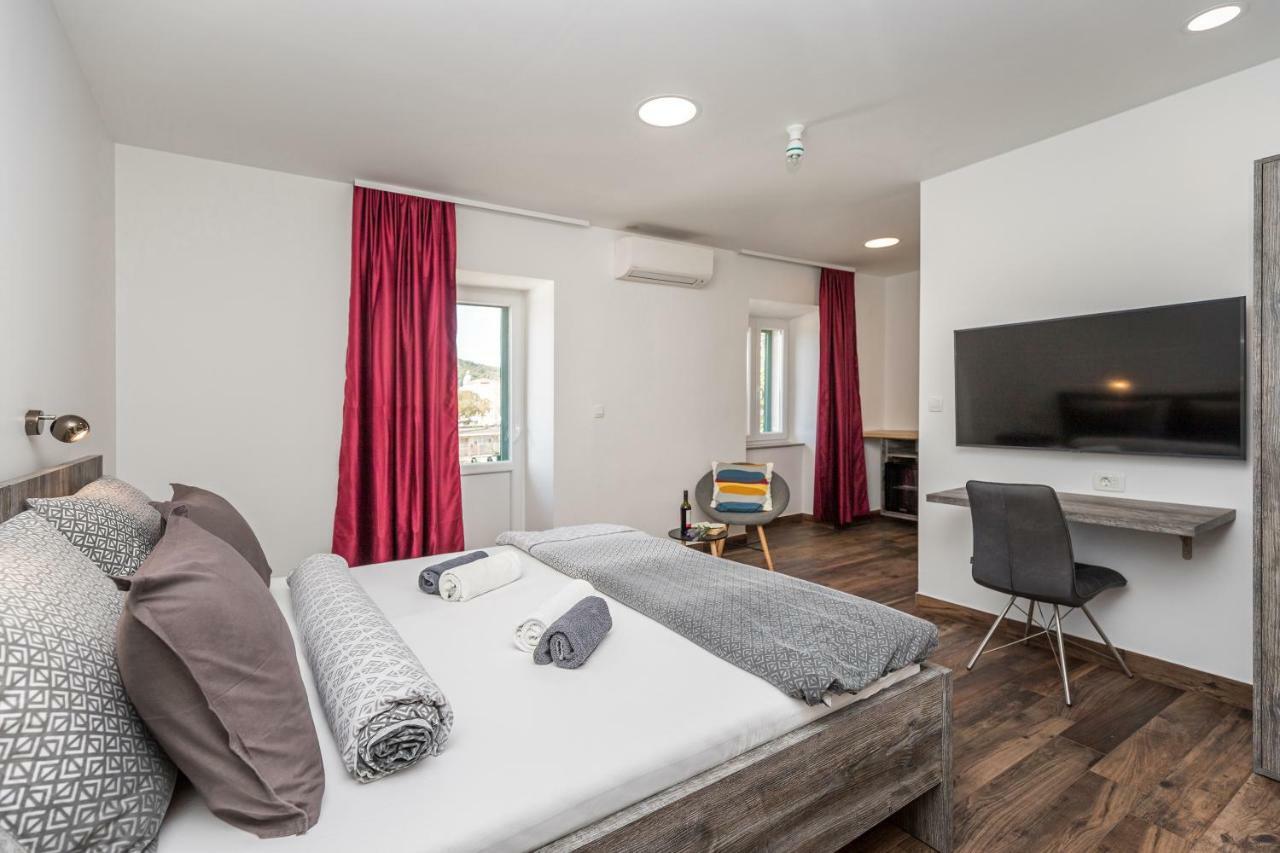 Apinelo Port Rooms Split Bagian luar foto