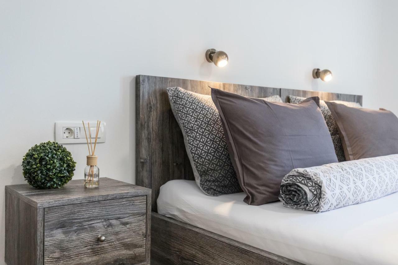 Apinelo Port Rooms Split Bagian luar foto